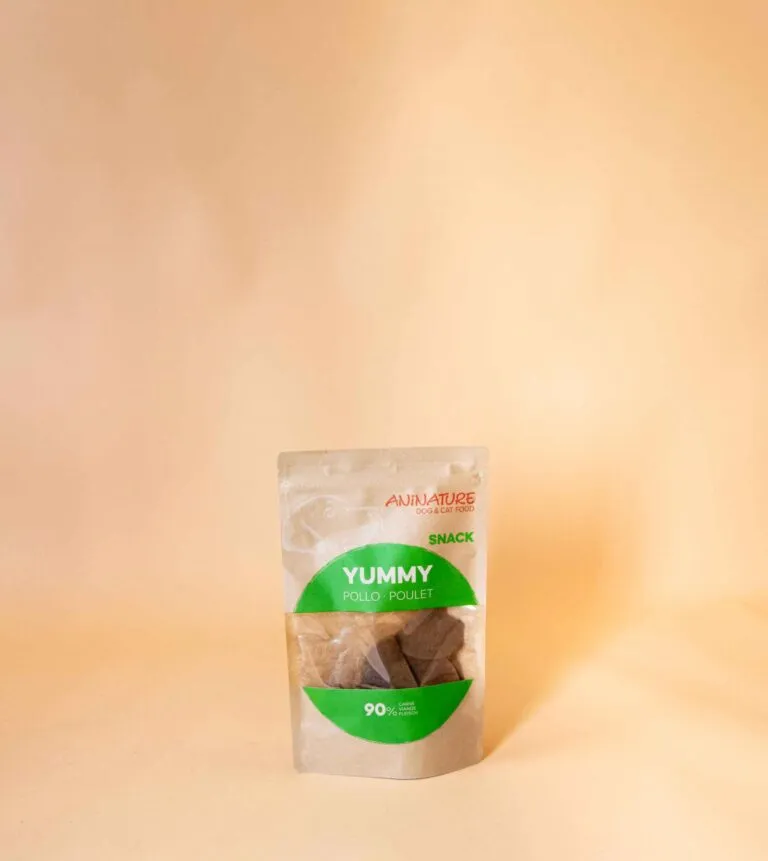 Snack Yummy ANiNATURE con 90% pollo svizzero, erbe alpine e cozze verdi per cani